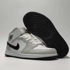 Air Jordan 1 Mid 'Light Smoke Grey' BQ6472-015