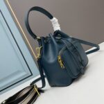 Handbags are made of imported original cowhide High-end quality Delivery gift bag invoice Size 21x24x14 dark blue