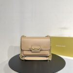 Handbags are made of imported original cowhide High-end quality Delivery gift bag invoice Size 23x16x9 cream color