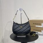 Handbags are made of imported original cowhide, high-end quality, gift bag invoice, size 20cm black