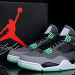AIR JORDAN 4 RETRO GREEN GLOW UK8.5/US9.5/EUR43/CM27.5 VERY RARE