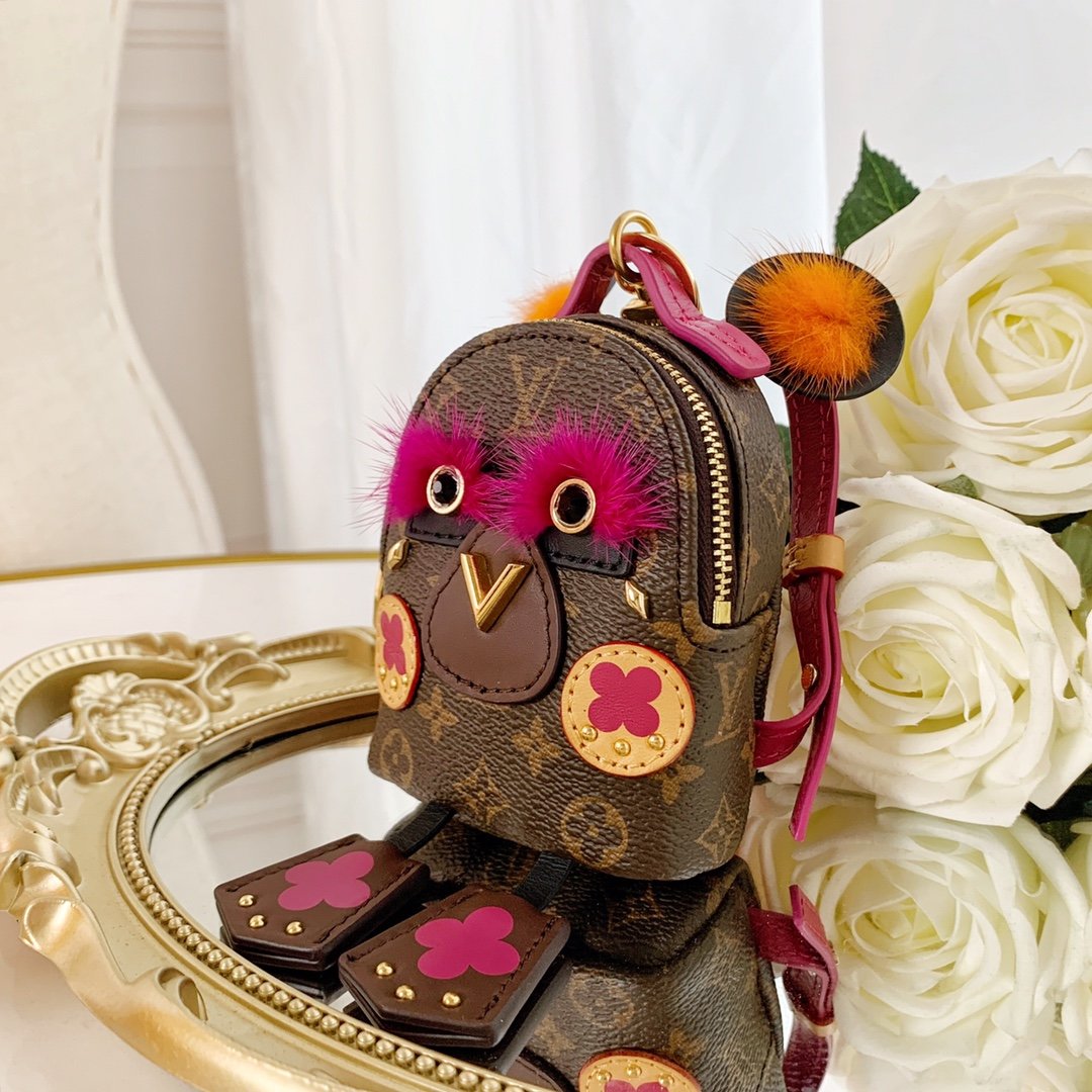 LU NEW WAVE Bag Decoration and Keychain M63749 This New Wave Bag Decoration and Keychain demonstrates a reinterpretation of the brand's eye-catching LV logo. New Wave story's iconic pattern design, eye-catching colors and classic Mon6 - Image 6