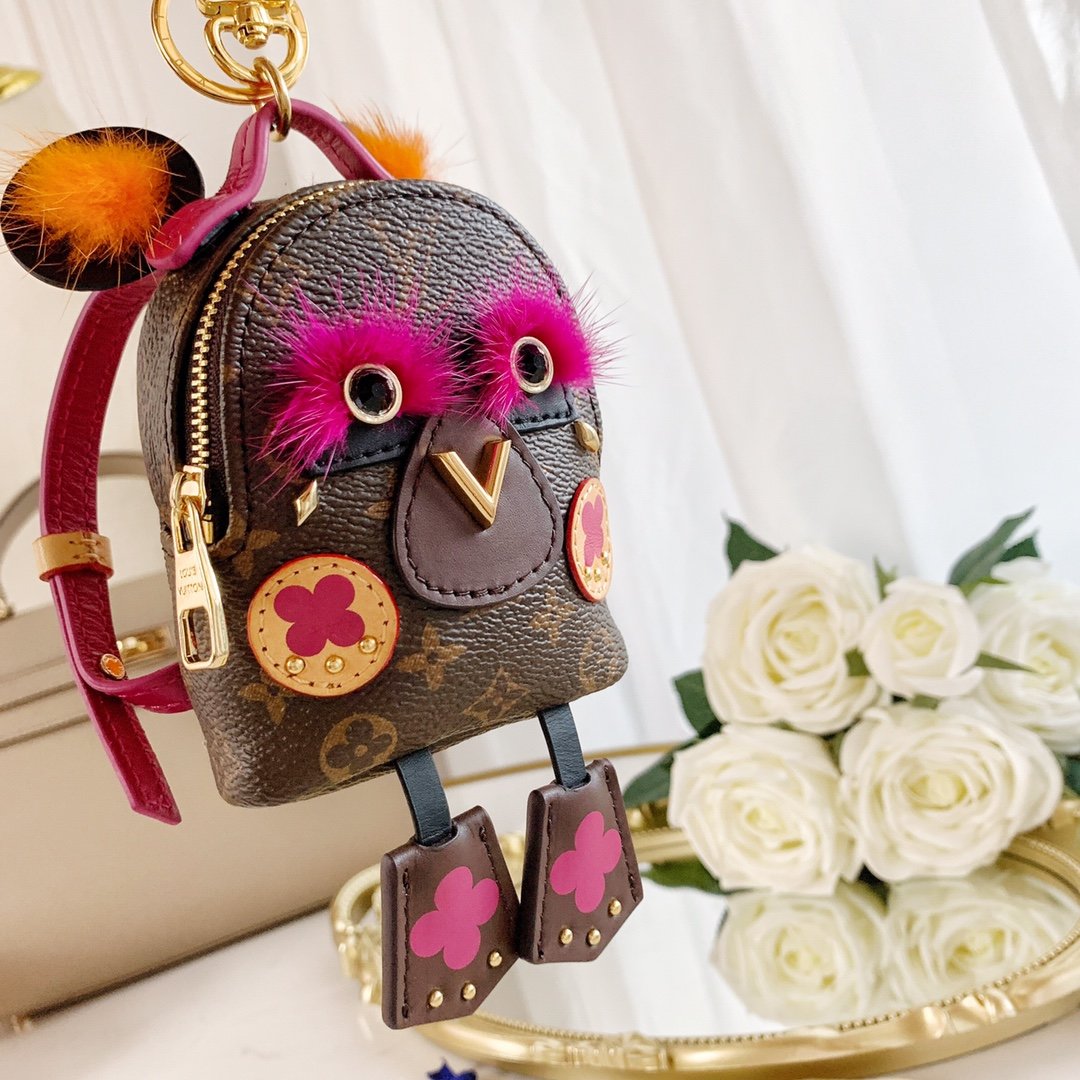 LU NEW WAVE Bag Decoration and Keychain M63749 This New Wave Bag Decoration and Keychain demonstrates a reinterpretation of the brand's eye-catching LV logo. New Wave story's iconic pattern design, eye-catching colors and classic Mon6 - Image 3