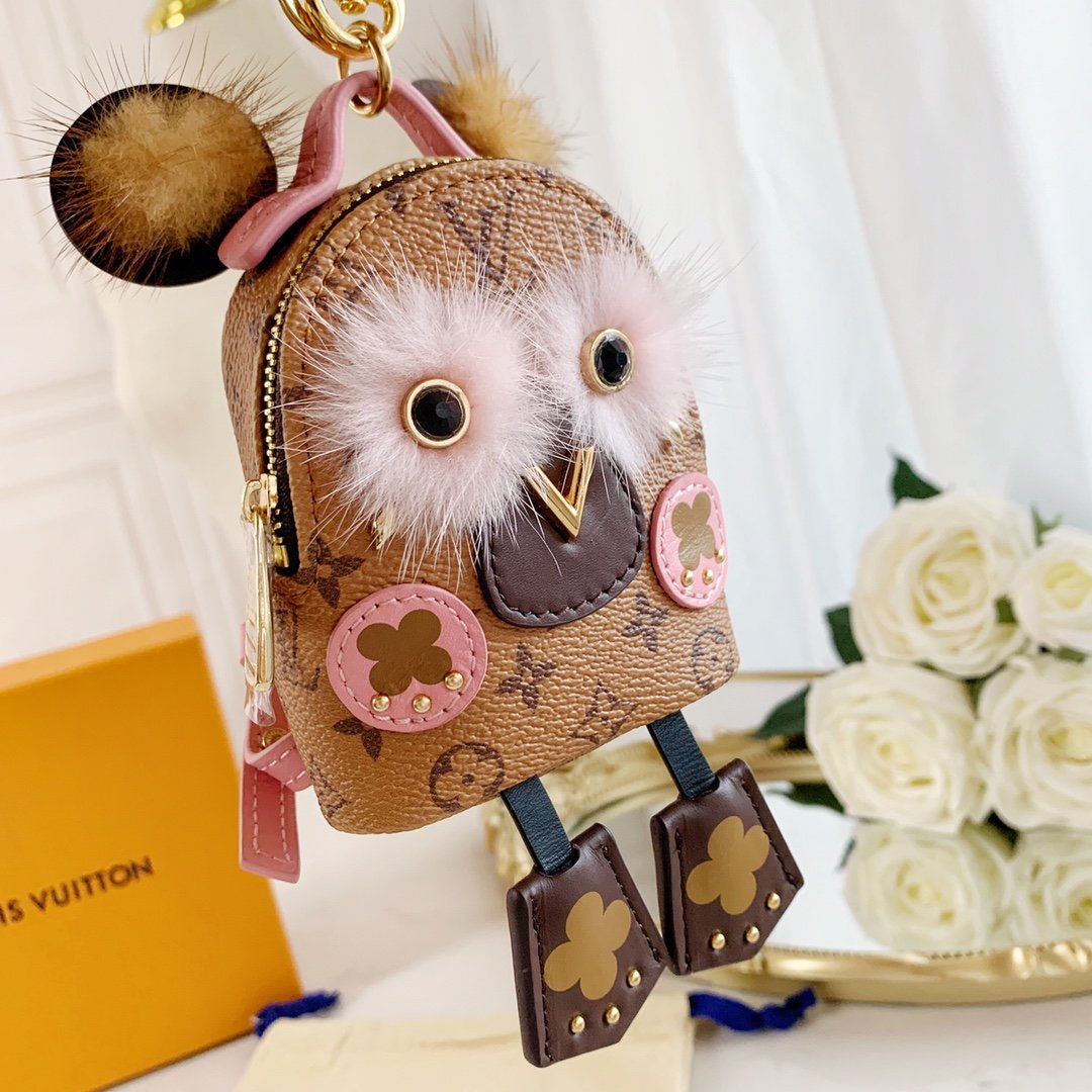 LU NEW WAVE Bag Decoration and Keychain M63749 This New Wave Bag Decoration and Keychain demonstrates a reinterpretation of the brand's eye-catching LV logo. New Wave story's iconic pattern design, eye-catching colors and classic Mon6 - Image 5