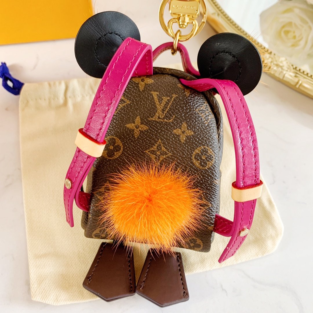 LU NEW WAVE Bag Decoration and Keychain M63749 This New Wave Bag Decoration and Keychain demonstrates a reinterpretation of the brand's eye-catching LV logo. New Wave story's iconic pattern design, eye-catching colors and classic Mon6 - Image 7