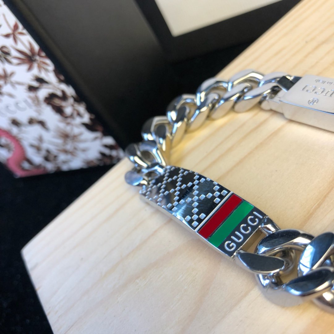 LV Bracelet Color Bracelet Bracelet Colors Beads Bracelet inlays colorful enamel into metal beads, presenting brand classic elements such as LV letters and Monogram flowers in turn. Dexterity knots allow easy adjustment of size, with LV Colors 9 - Image 3