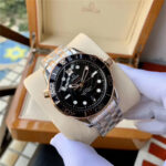 Omega Seamaster Men’s Replica Watch Black Dial Demi Strap VS Factory 42mm
