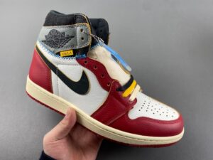 R version! Jordan 1 Retro Low OG 'Year of the Dragon' Celebrate the Year of the Dragon Item No. FN3727-100 True Mark R. 18 Number 40-46 Shipping 1-918