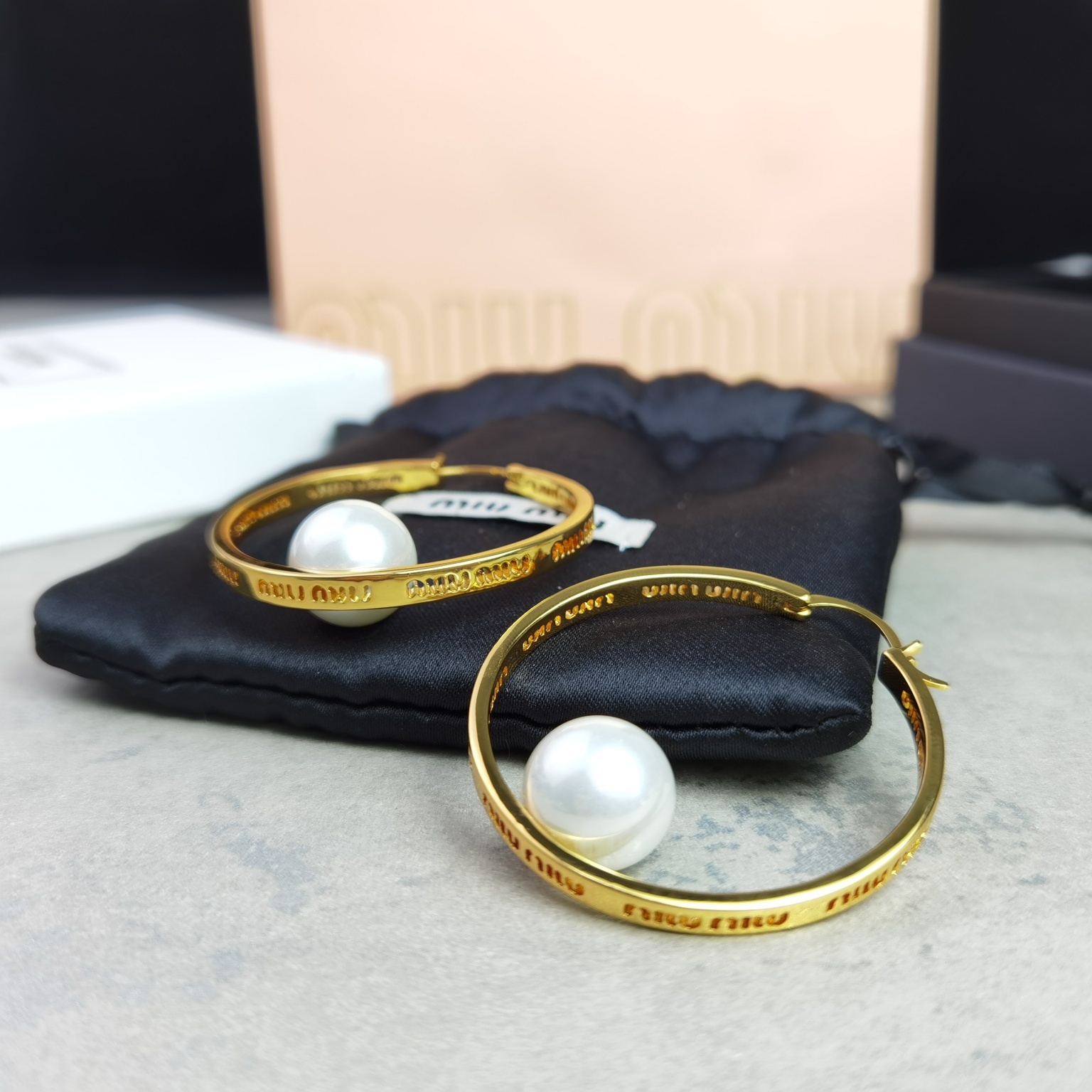 Swarovski bracelet #personal tennis racket GINGER two-in-one bracelet double-layer metal ring design, matched with exquisite shiny and imitation crystal tag, it is simply beautiful, alloy material details logo real shot, four colors available 9