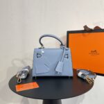 Underarm bag, imported original cowhide, high-end quality, gift bag invoice, size 28x15bag  sky blue