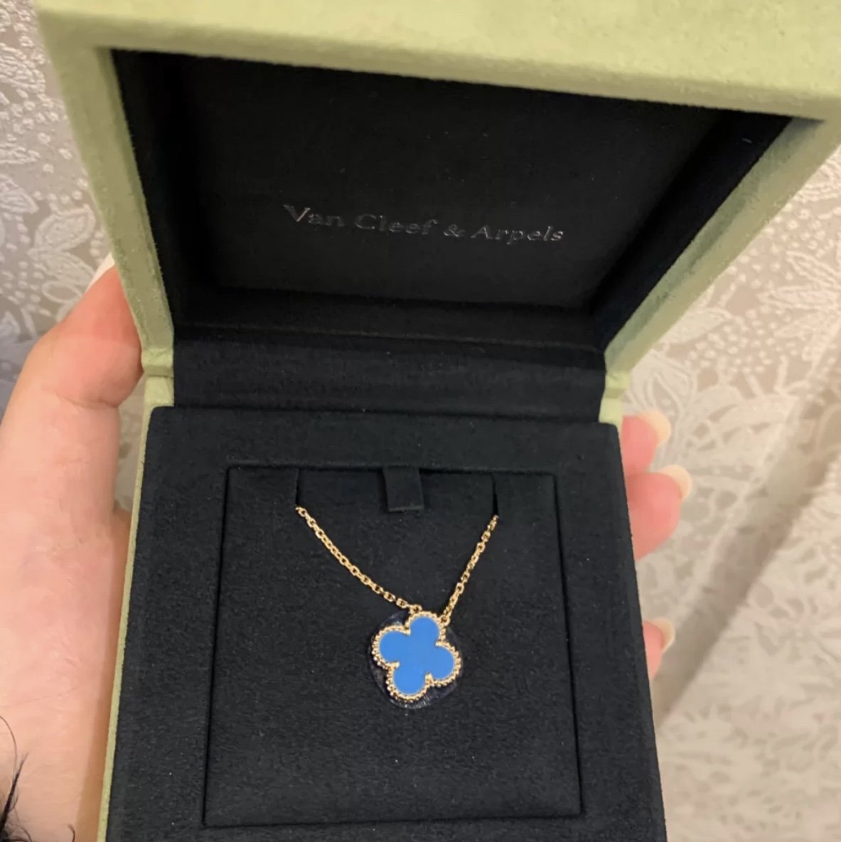 VAN Cleef u0026Arpels Van Cleef Yapper counter highest quality synchronization #VCA Four-leaf clover earrings electroplated thick gold super color protection exquisite workmanship hits hot products real shot original 1:1 created hot products ..9