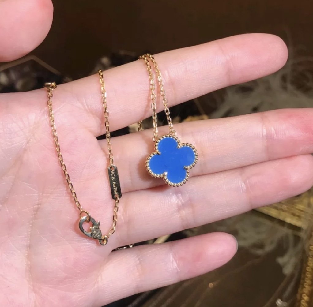 VAN Cleef u0026Arpels Van Cleef Yapper counter highest quality synchronization #VCA Four-leaf clover earrings electroplated thick gold super color protection exquisite workmanship hits hot products real shot original 1:1 created hot products ..9 - Image 3