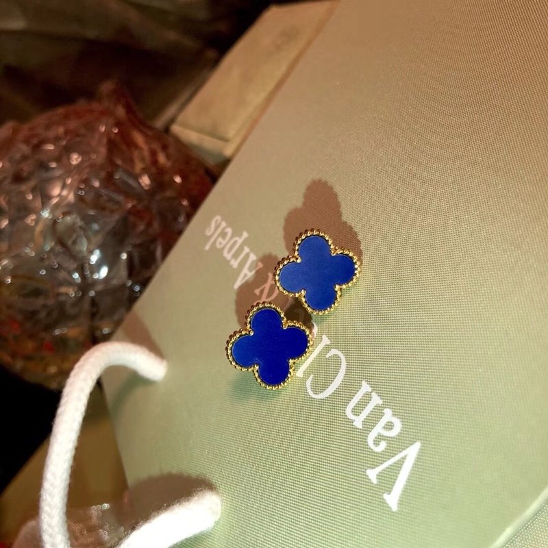 VAN Cleef u0026Arpels Van Cleef Yapper counter highest quality synchronization #VCA Four-leaf clover earrings electroplated thick gold super color protection exquisite workmanship hits hot products real shot original 1:1 created hot products ..9